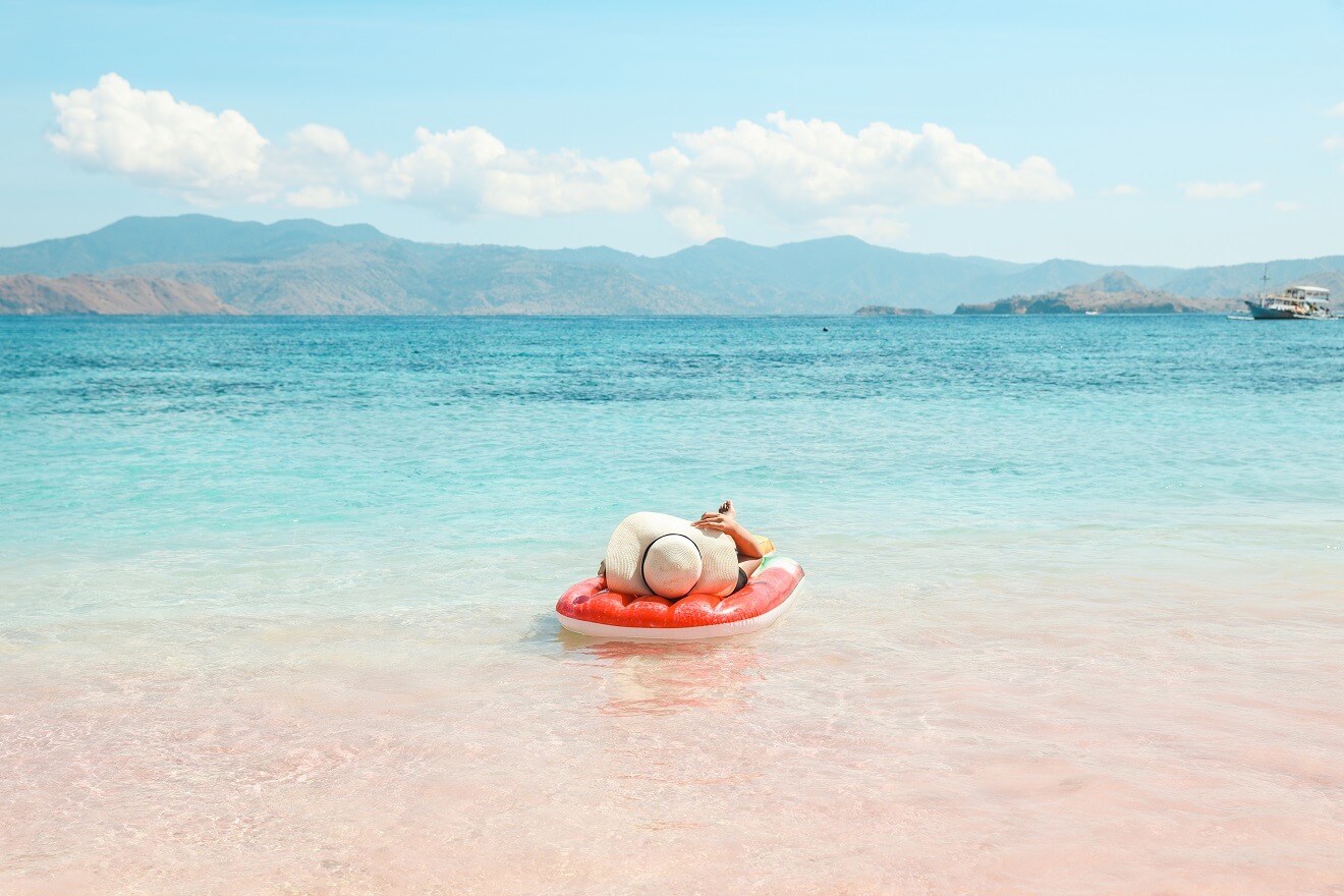 Labuan Bajo masuk 5 Destinasi Super Prioritas - Pink Beach