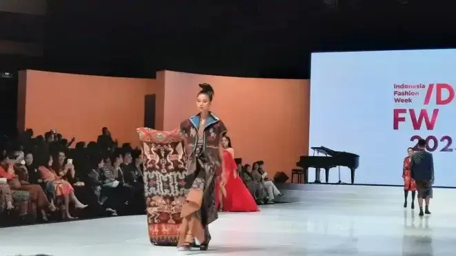Bangga!!! Padu Padan Tenun kembali Menampilkan Karya Tenun NTT di Indonesia Fashion Week 2023 2 Indonesia Fashion Week 2023
