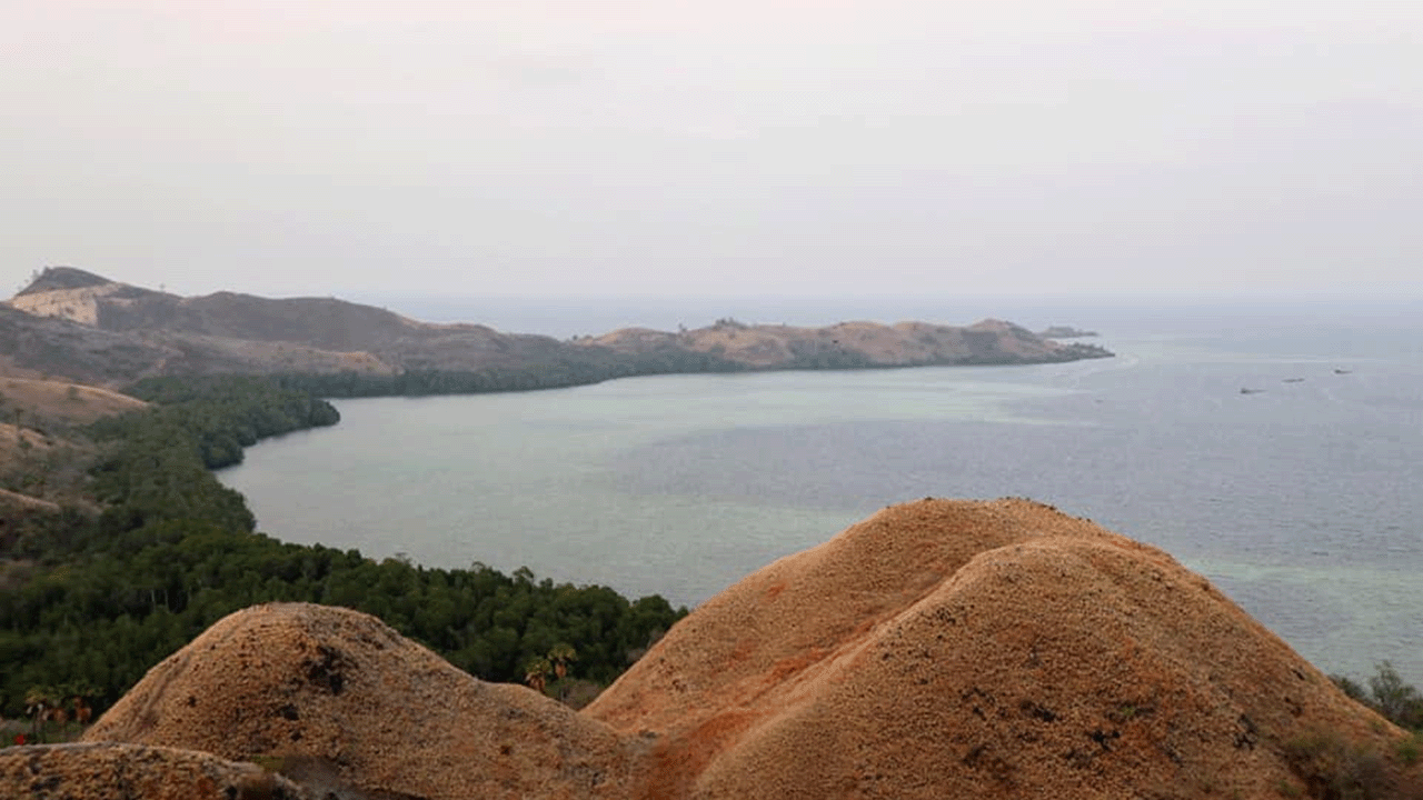 Bukit Sylvia Keindahan Tersembunyi di Balik Pesona Pantai dan Komodo di Labuan Bajo 01