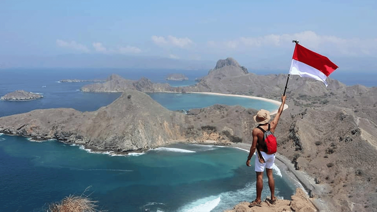 Pulau Padar : Pesona Perbukitan dan Pantai Memukau di Taman Nasional Komodo