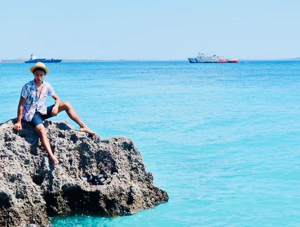 Pose di Pantai Kelapa Satu Kota Kupang