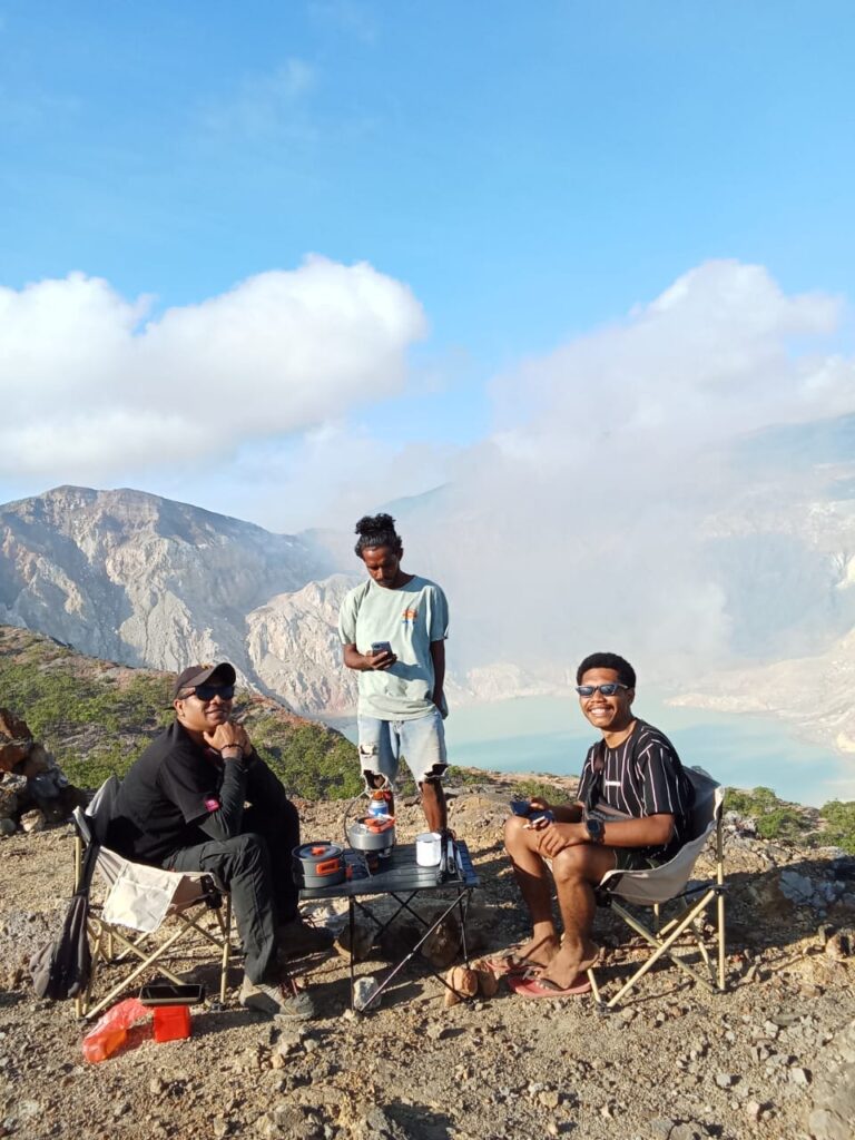Gunung Sirung: Daya Tarik Wisata Alam Yang Menakjubkan Di Pulau Pantar, Kabupaten Alor Yang Menawarkan Pemandangan Spektakuler 2 IMG 20240514 WA0049