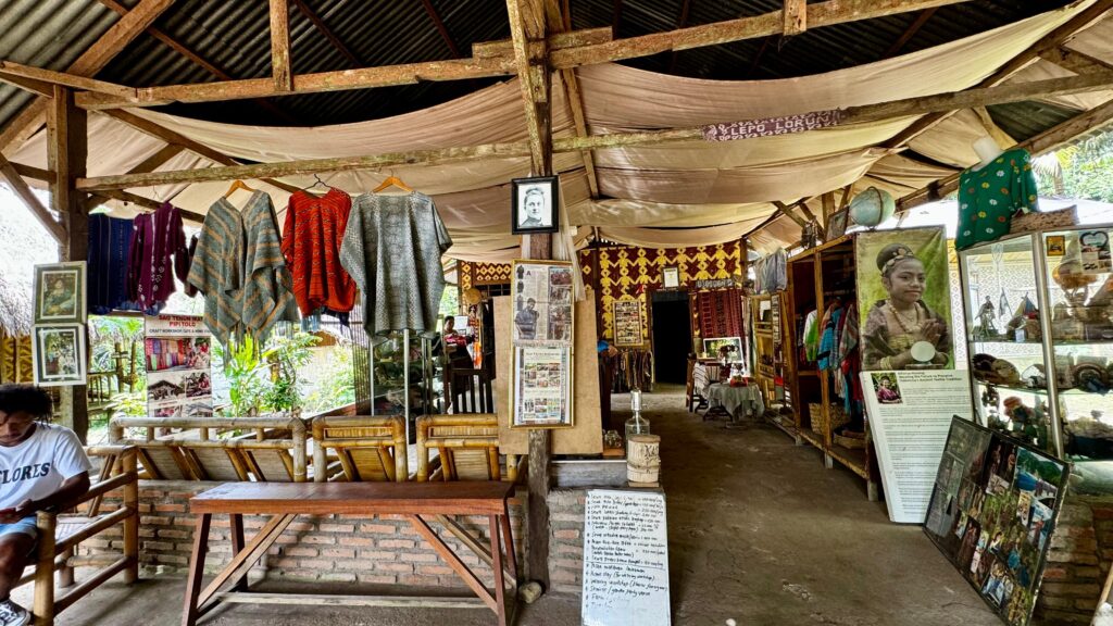 SANGGAR LEPO LORUN MAUMERE NTT BY NYONG GALANG 01